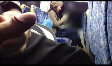 Với tóc ướt, và ngực phim sec gai to lớn, đồng tính trong phòng tắm