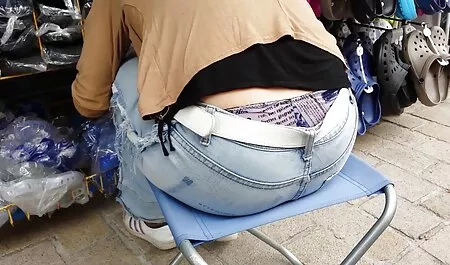 Cô gái trẻ, trong vớ chân phim sec gai net cho một Thổi kèn