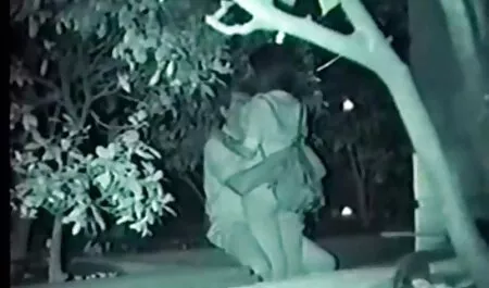 Người đàn ông đến nhà sau khi phục vụ gai xinh sec trong khu vực và đấm bạn trai trong đít