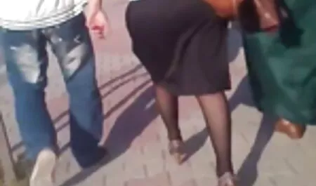 Anh chàng dễ thương chiên xem gai sec hai bê.