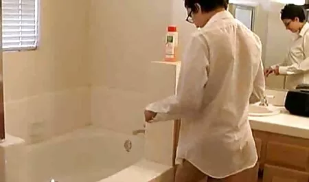 Mẹ dạy học làm thế nào để làm Cooney và, với người xem sec gai xinh bạn của cô, cho mình với anh ta