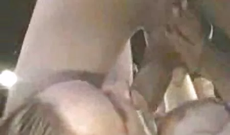 Hai tuổi trẻ con pim sec dep gái có vui vẻ.