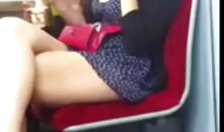 Một cô gái sec gái đẹp trong bóp.