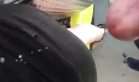 Rửa máy khỏa thân. tai phim sec gai xinh