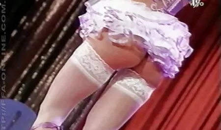 Cô gái xem phim sec lon dep hậu môn căng dildo