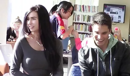 Người bạn của mình mò với bàn tay của mình chiên mẹ trong giày cao gót và đẩy anh ta vào những lỗ phía phim sec gai nung lon sau