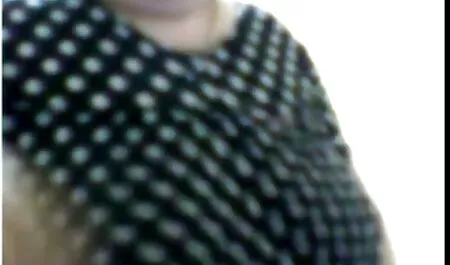 Mẹ áo tắm, một người đàn ông da đen trong hồ bơi gai han sec