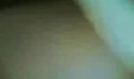 Brown khoai tây chiên sec gai đep ở dưới mương.