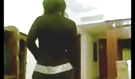 Mẹ ngồi bạn trai gai han sec của cô phải đối mặt với âm đạo trong quần lót